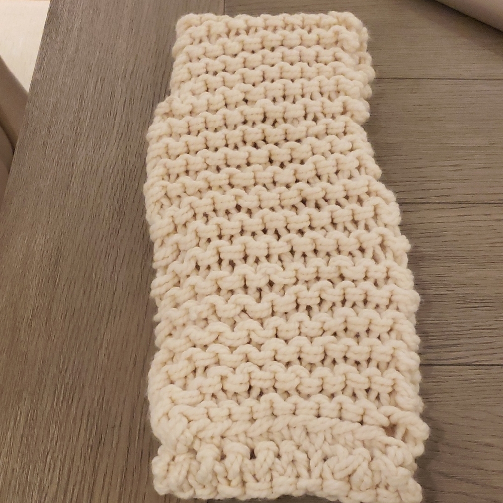 Handmade Cream Circle Knit Scarf - Picture 2 of 3